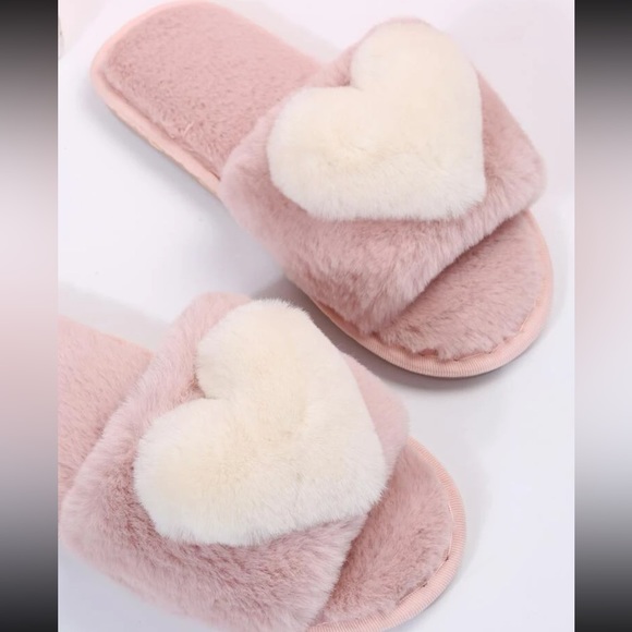 Fuzzy heart slippers shoes home soft cozy love pink cream - Picture 4 of 6